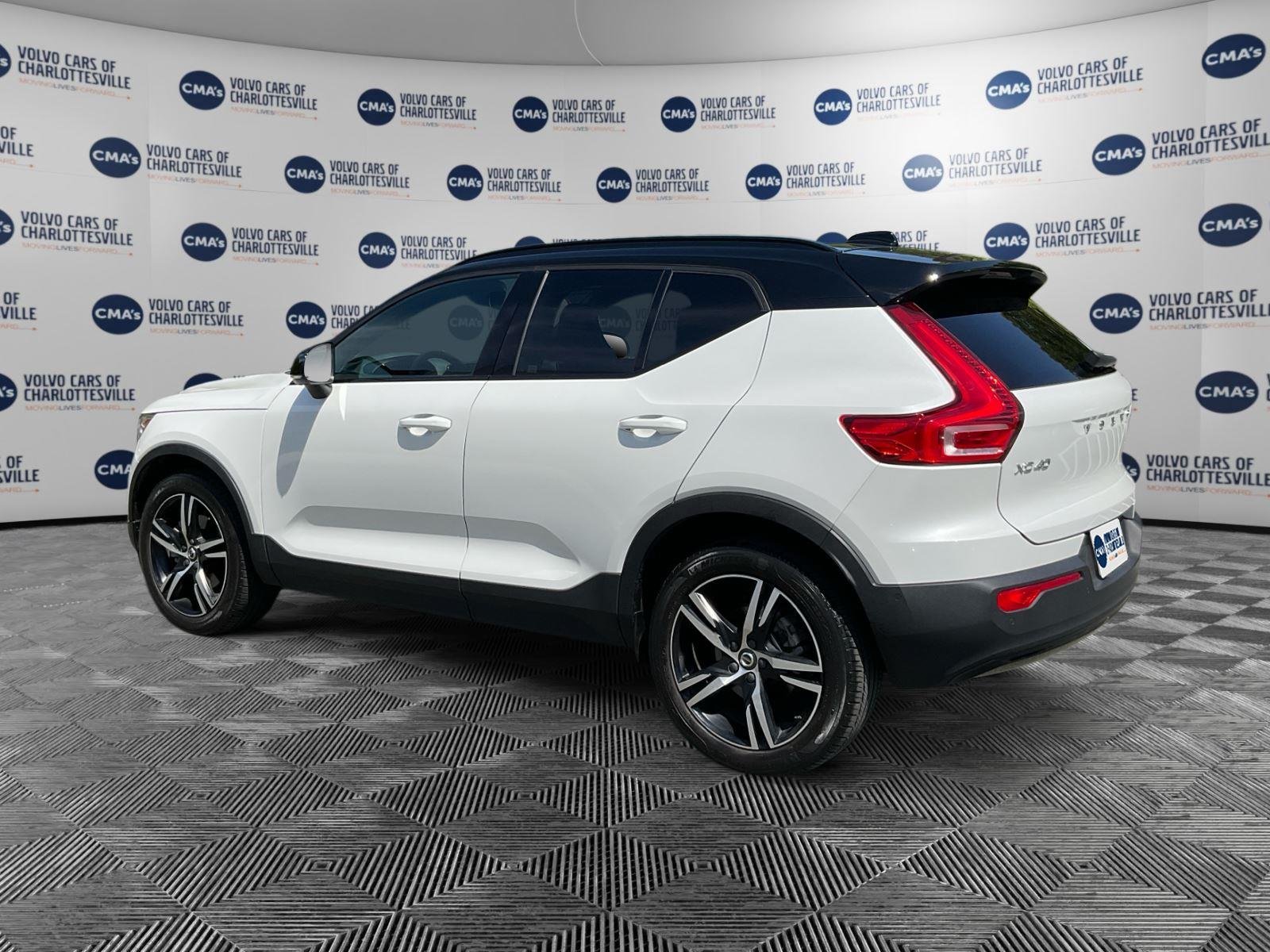 Used 2022 Crystal White Metallic Volvo R-Design image 3