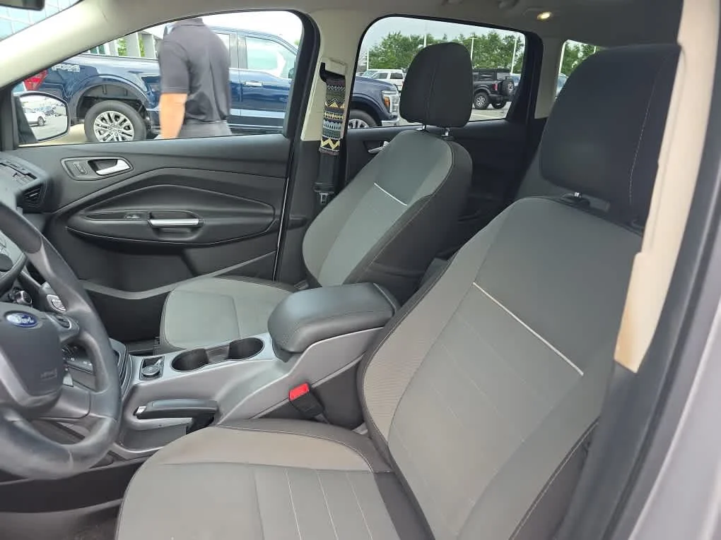 Used 2014 Ingot Silver Metallic Ford SE image 9