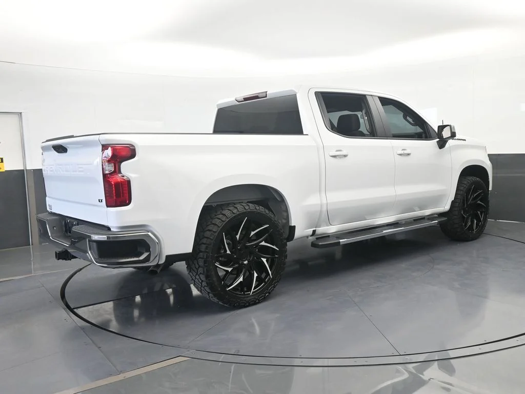 Used 2026 Summit White Chevrolet LT image 6