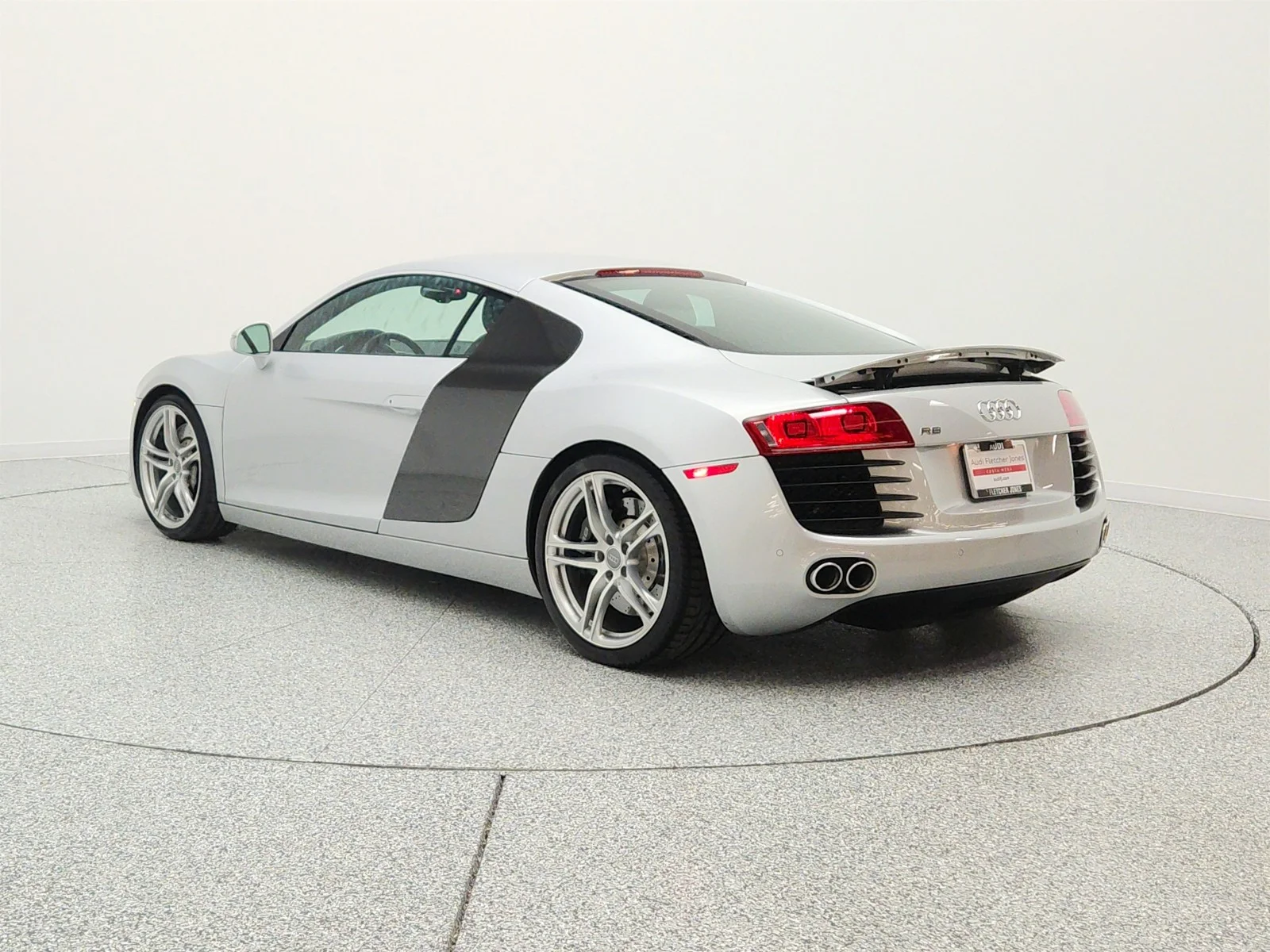 Used 2010 Ice Silver Metallic With Apollo Silver Sideblades Audi 2dr Cpe Auto quattro 4.2L image 7