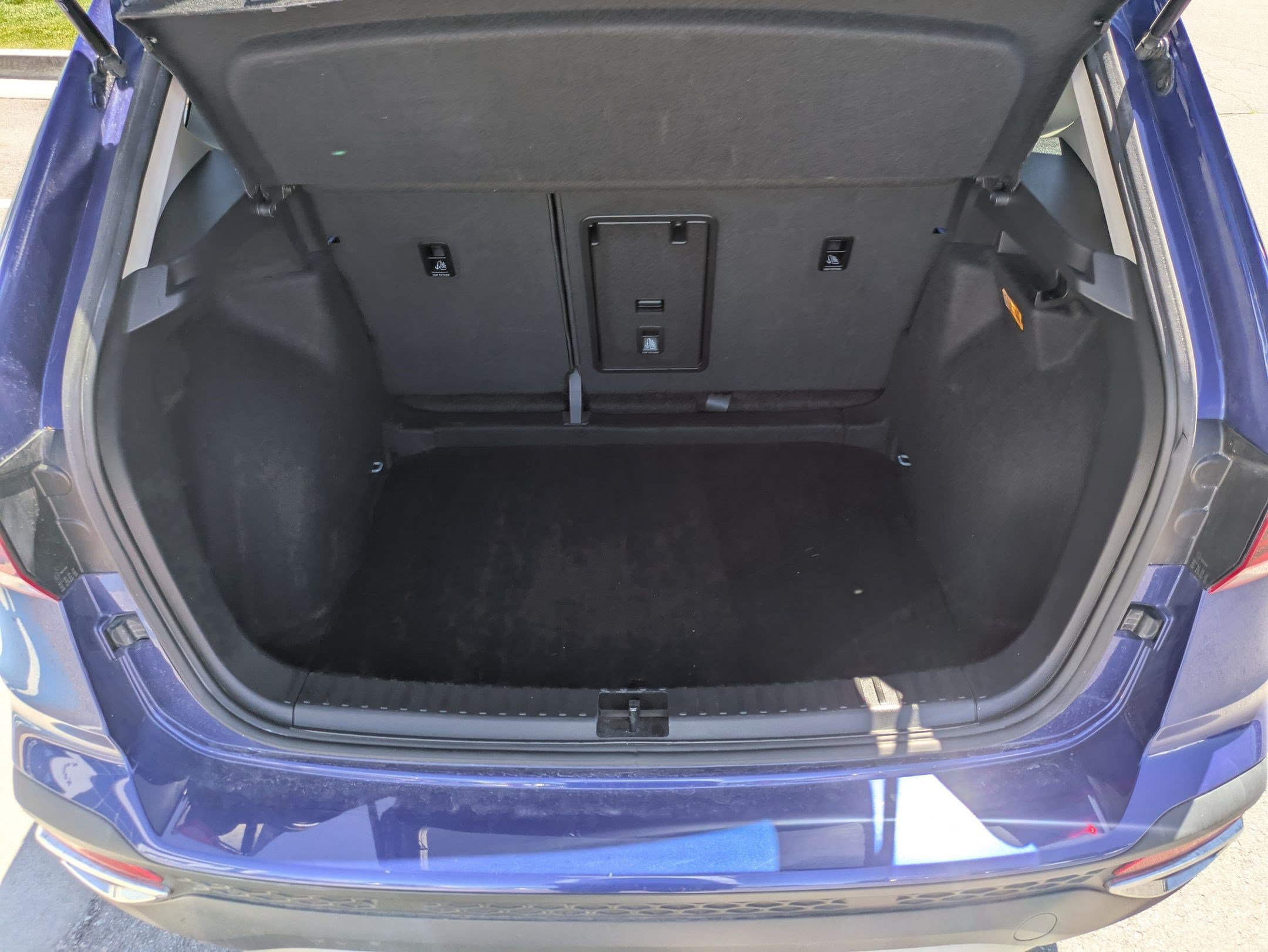 Certified Used 2023 Blue Volkswagen SE image 29
