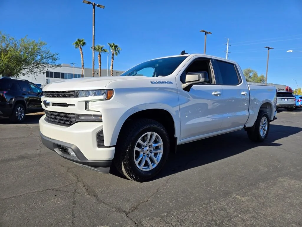 Used 2022 Iridescent Pearl Tricoat Chevrolet RST image 2