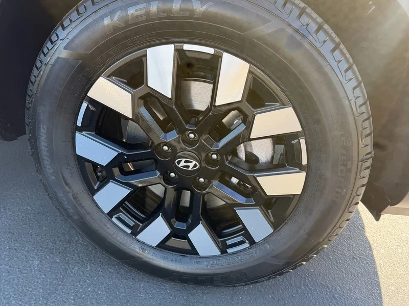 Used 2025 Sage Gray Hyundai SEL image 24