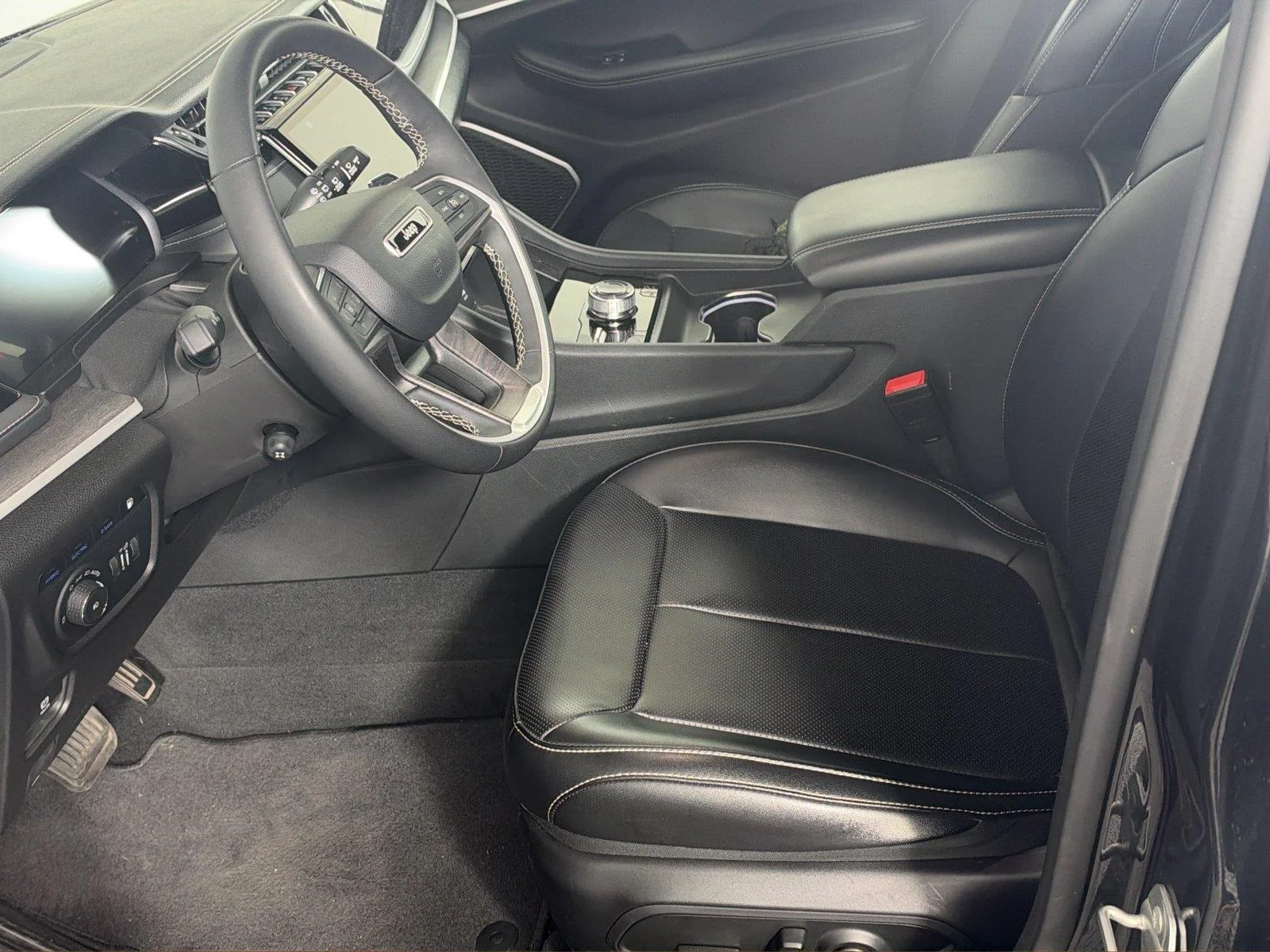 Used 2023 Rocky Mountain Pearlcoat Jeep 30th Anniversary image 11