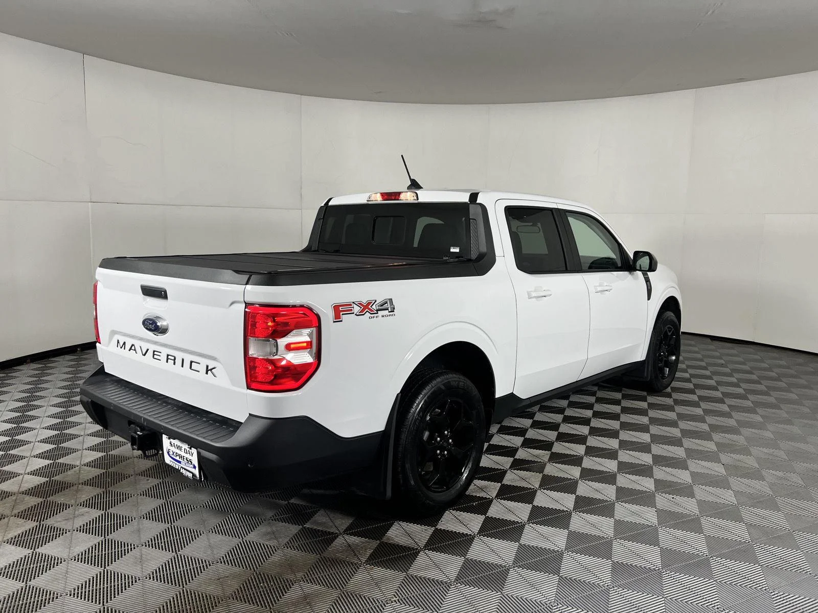 Used 2024 Oxford White Ford LARIAT image 9