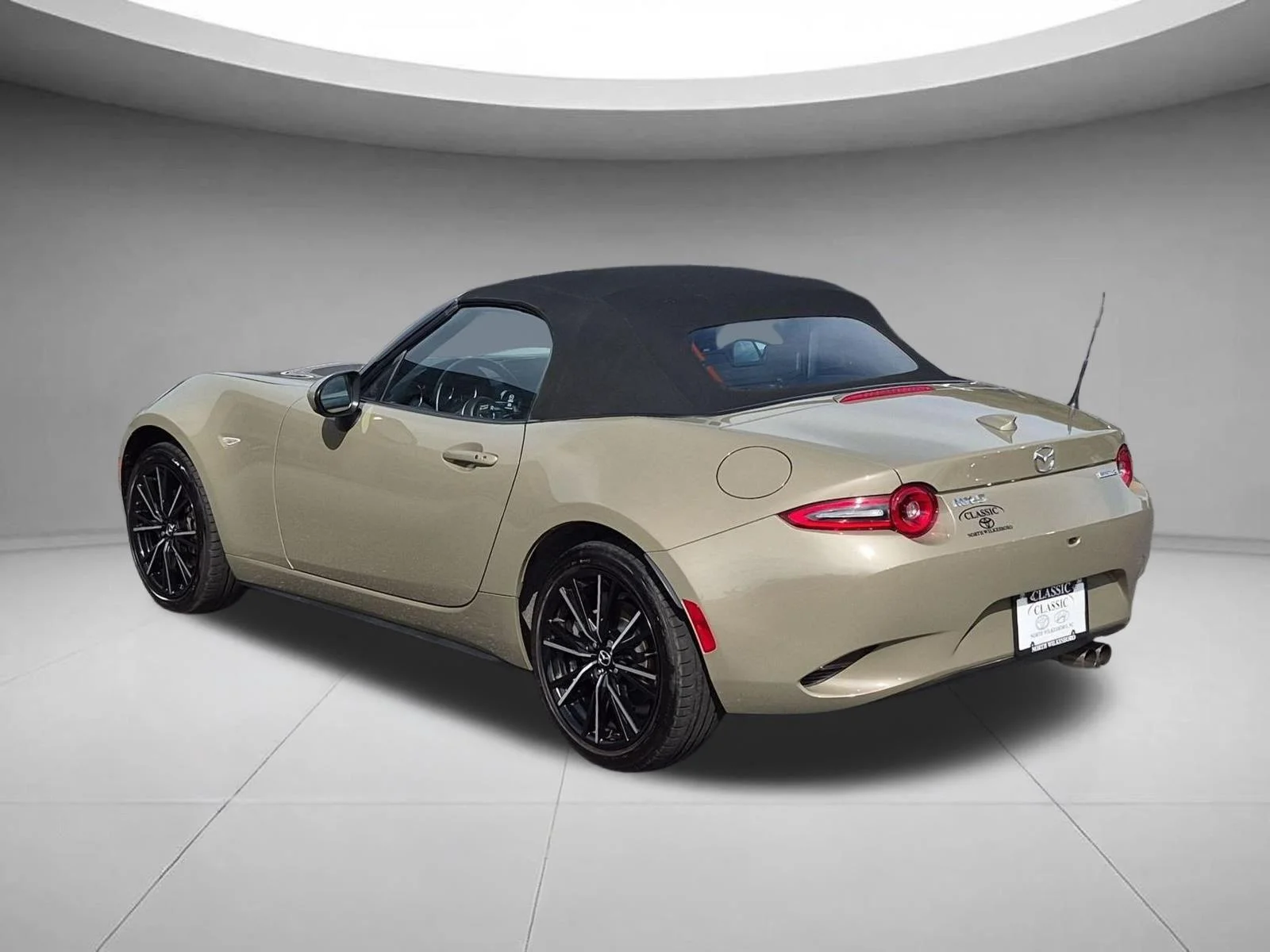 Used 2024  MAZDA GRNDTR image 3