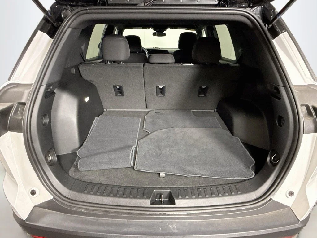 Used 2026 White Chevrolet LT image 24