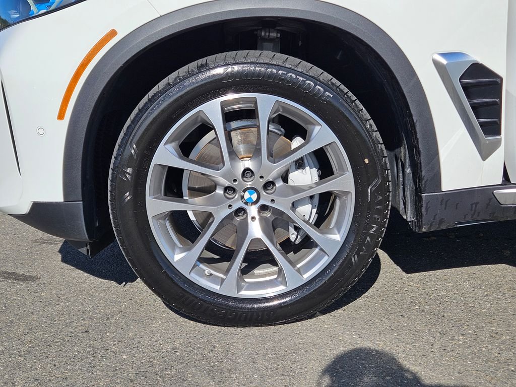 Certified Used 2026 Alpine White BMW xDrive40i image 43