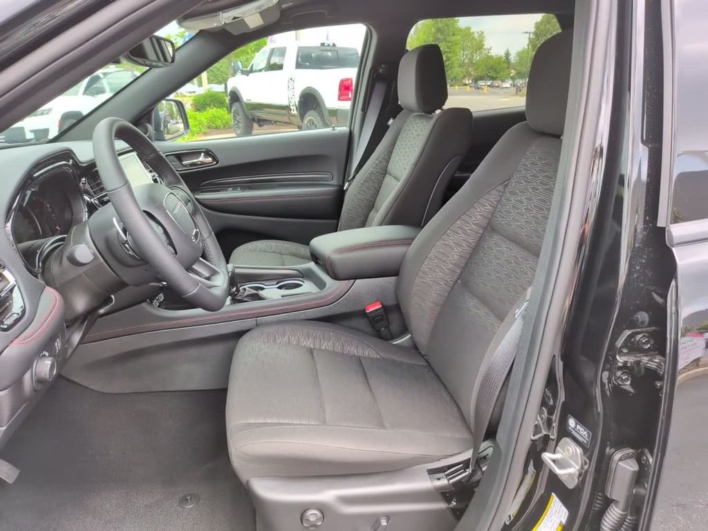 New 2026 Diamond Black Clear-Coat Exterior Paint Dodge GT image 18