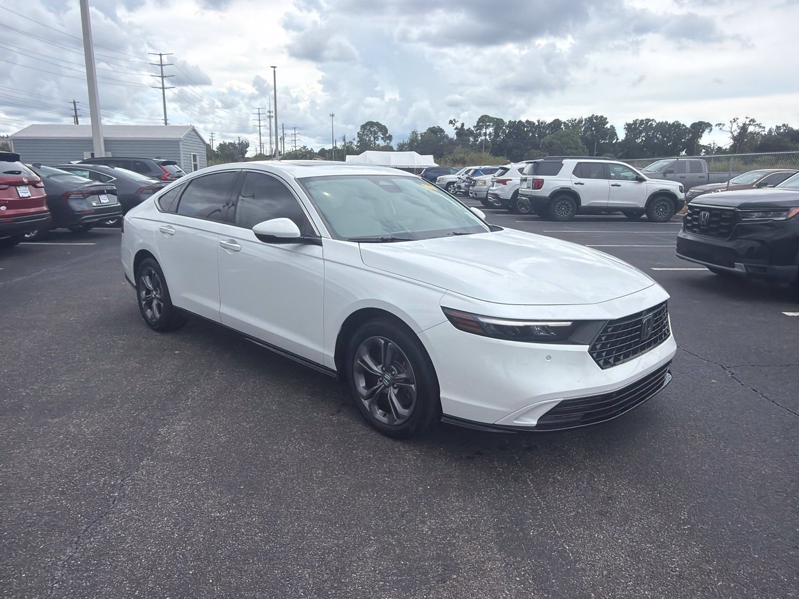 Used 2025 White Honda EX-L image 1