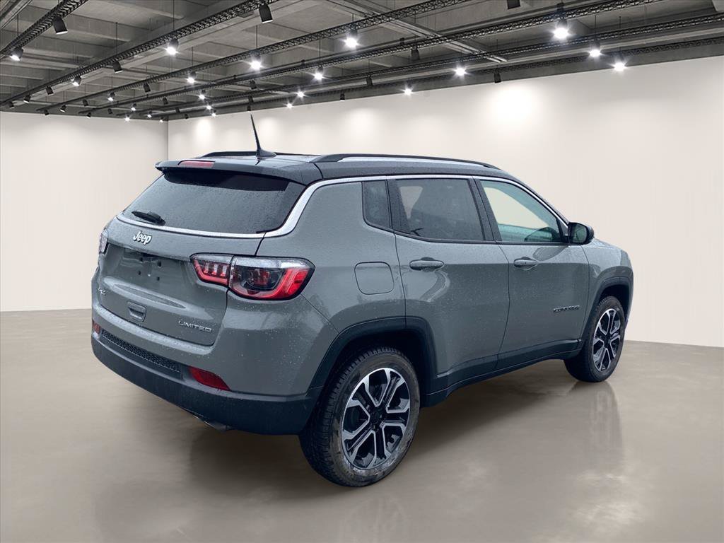 Used 2022 Sting-Gray Clearcoat Jeep Limited image 7