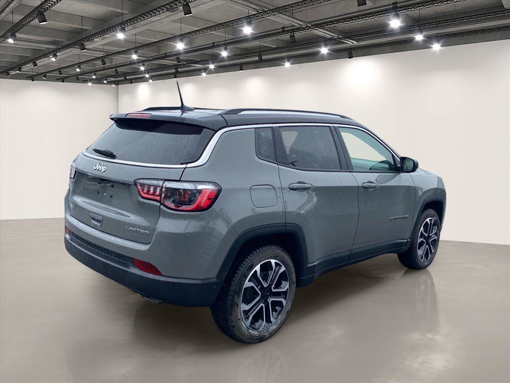 Used 2022 Sting-Gray Clearcoat Jeep Limited image 7