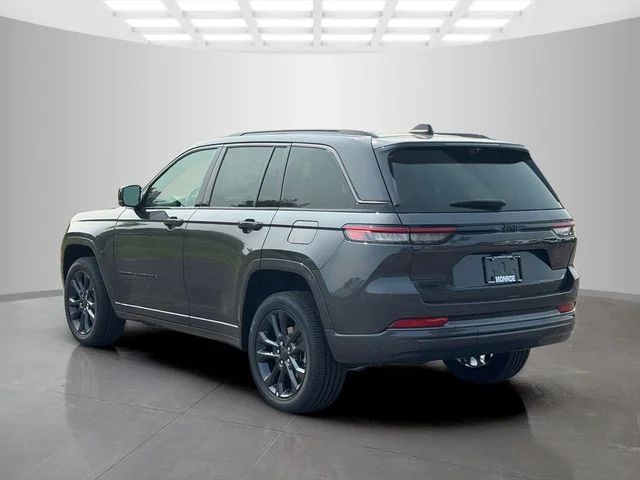 New 2026 Baltic Gray Metallic Clear-Coat Exterior Paint Jeep Limited image 5