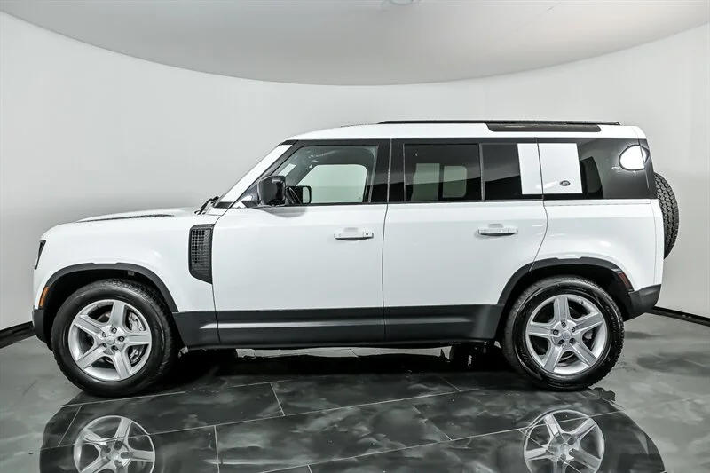 Used 2020 Fuji White Land Rover 110 HSE image 6