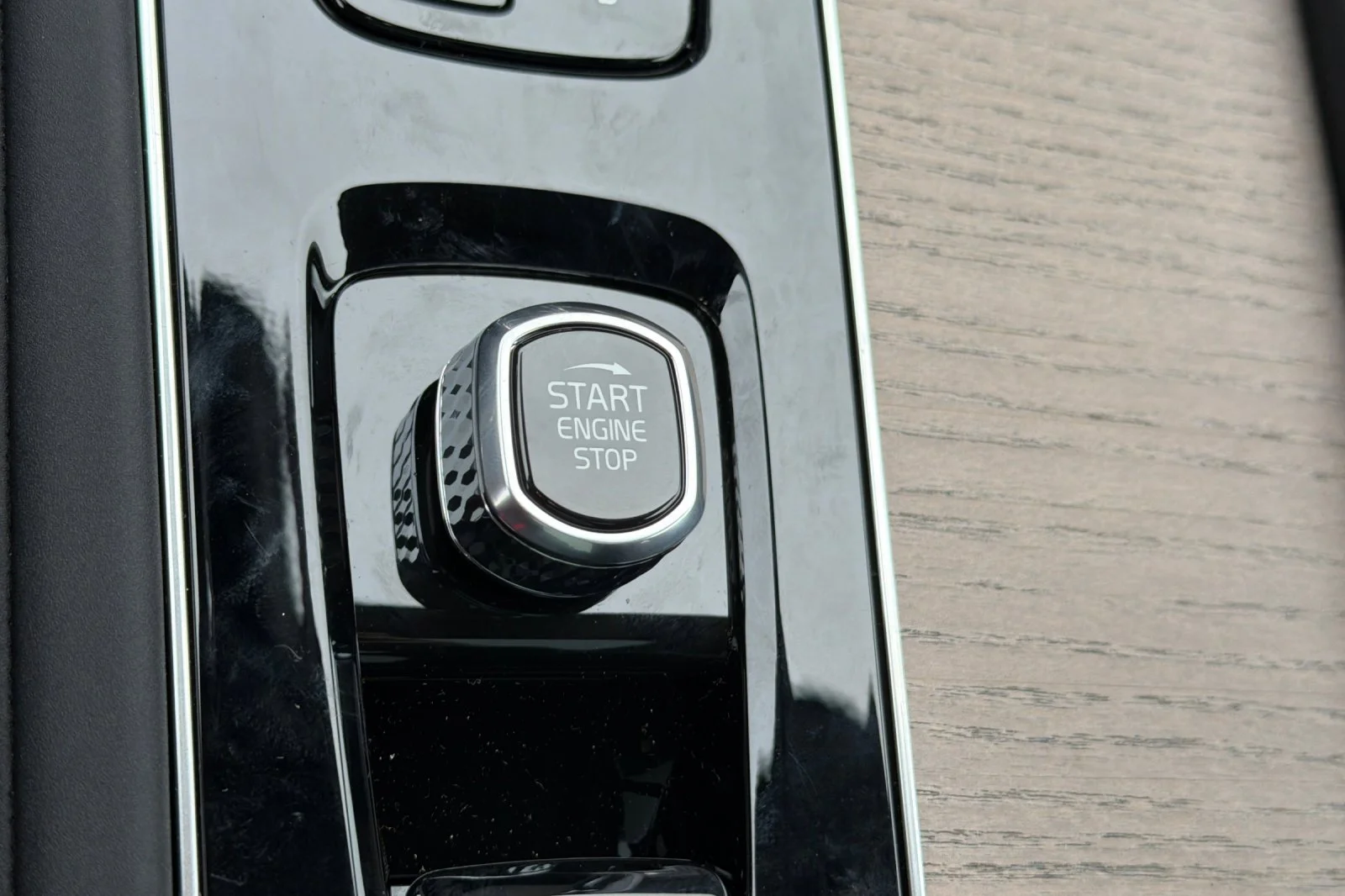 New 2026 AURORA SILVER Volvo Plus image 18