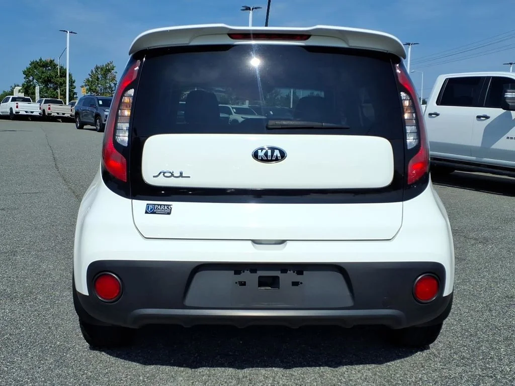 Used 2018 White Kia Base image 29