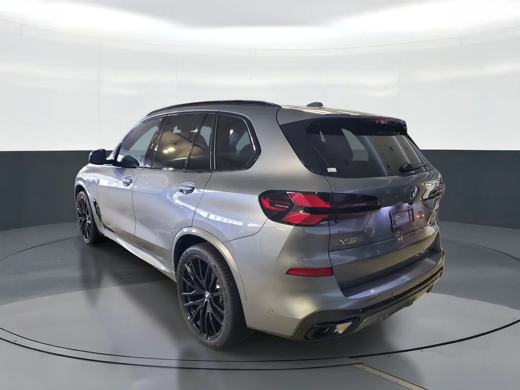Used 2026 Skyscraper Grey Metallic BMW sDrive40i image 4