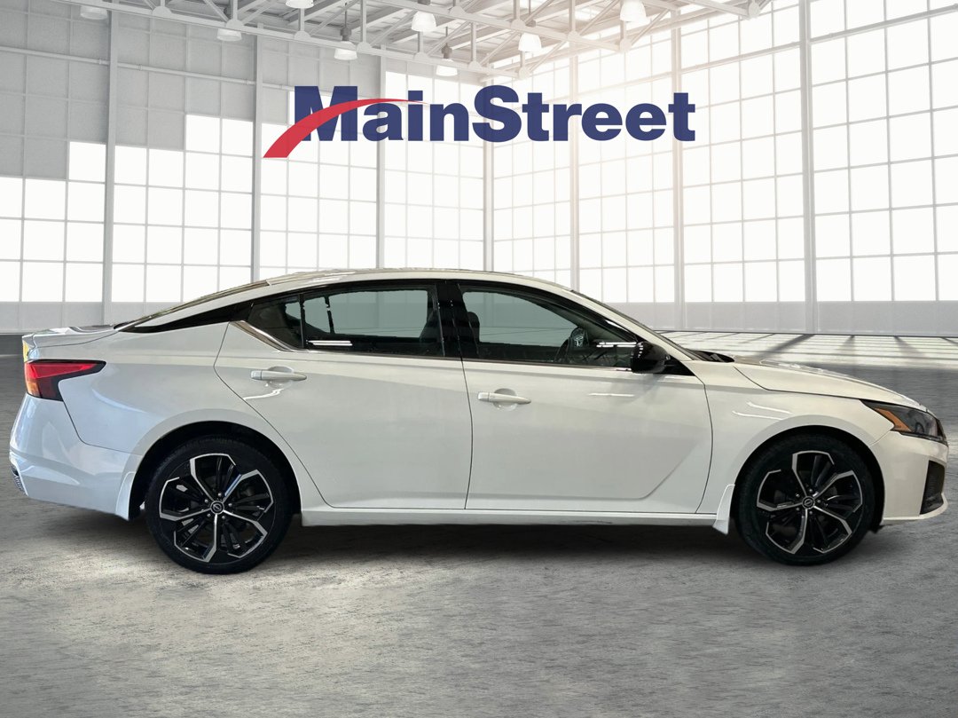 Used 2023 White Nissan 2.5 SR image 6