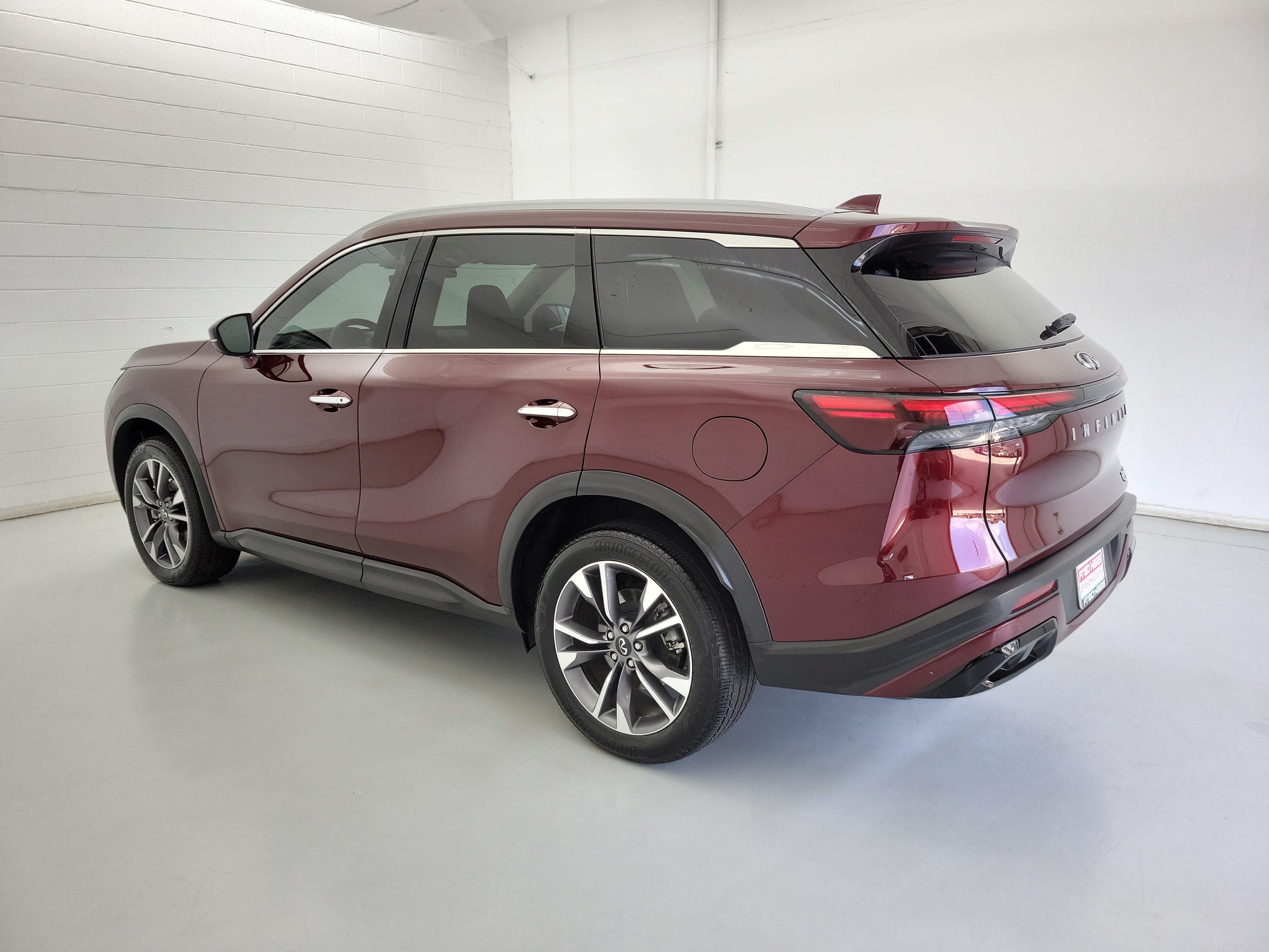 Used 2023 Deep Bordeaux INFINITI LUXE image 7