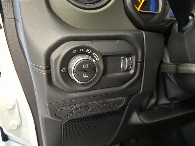 New 2027 White/off-white Jeep Mojave image 14