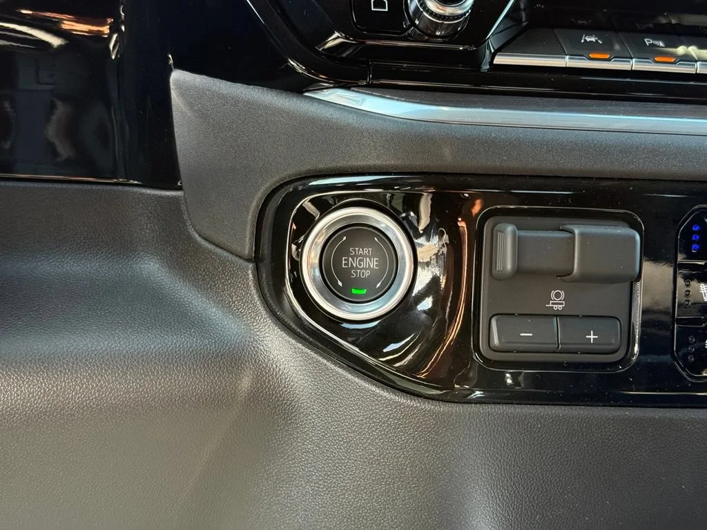 New 2026 Sterling Metallic GMC SLT image 29