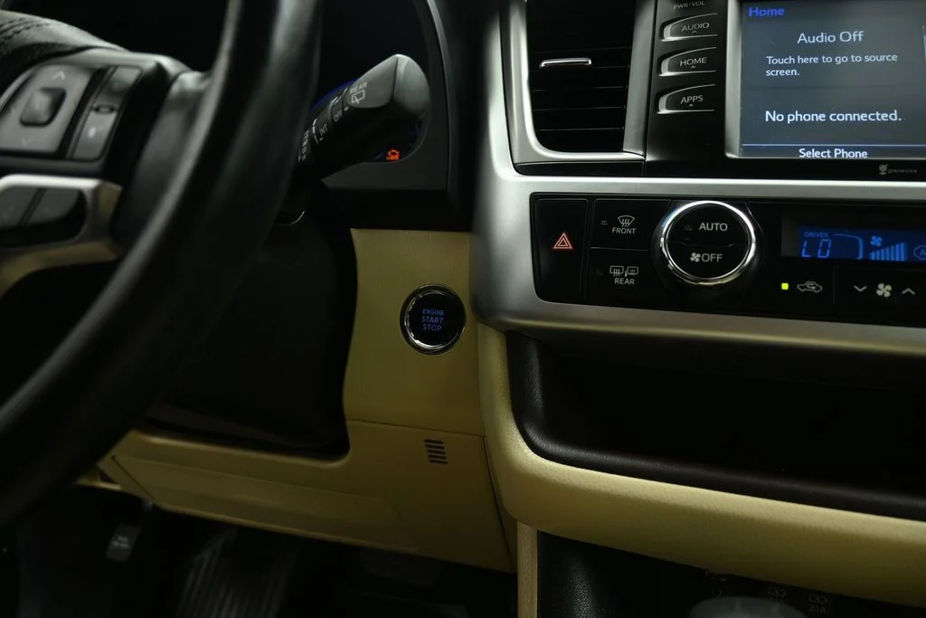 Used 2018 Black Toyota XLE image 15