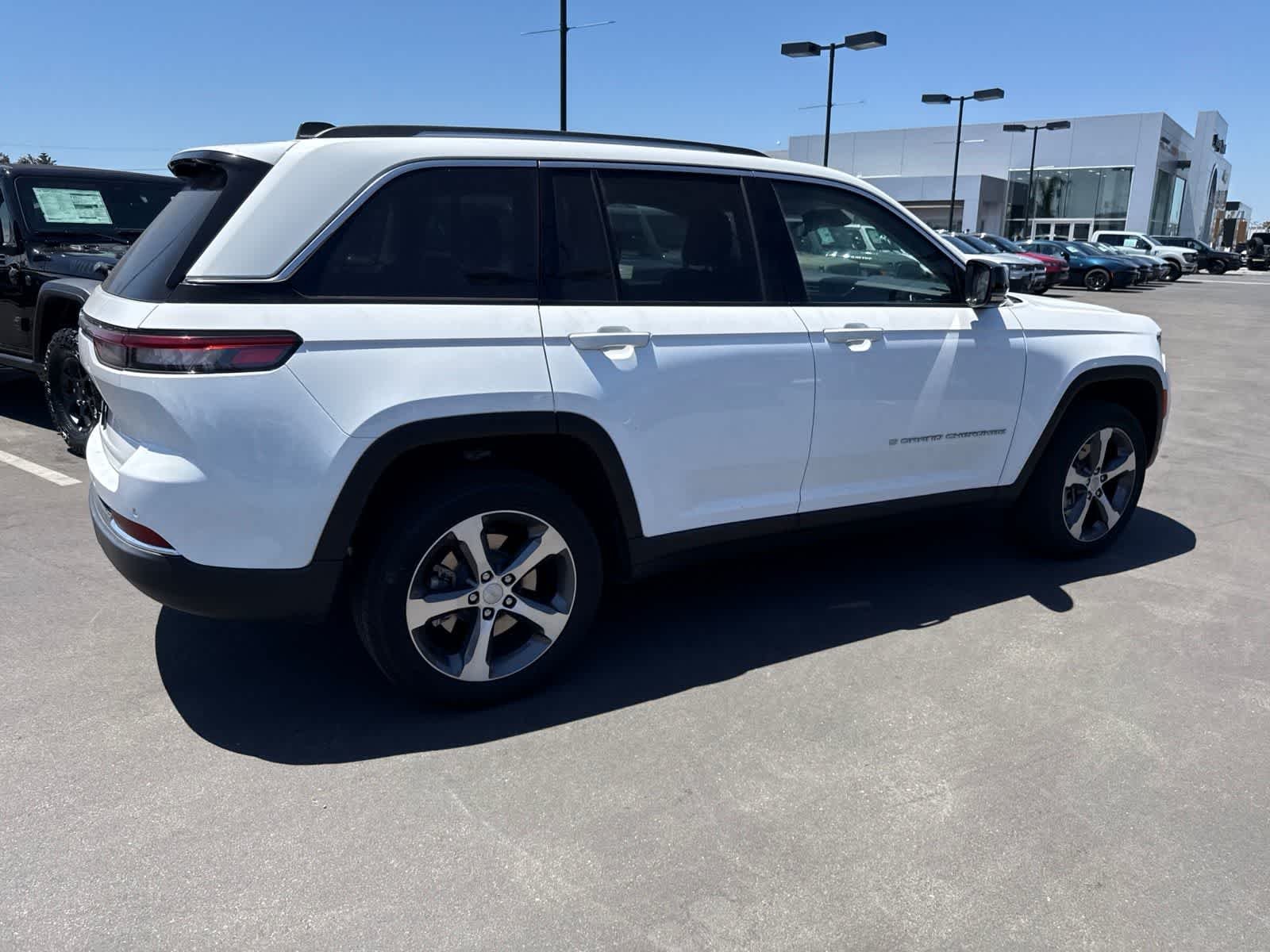 Used 2023 Bright White Clearcoat Jeep  image 14
