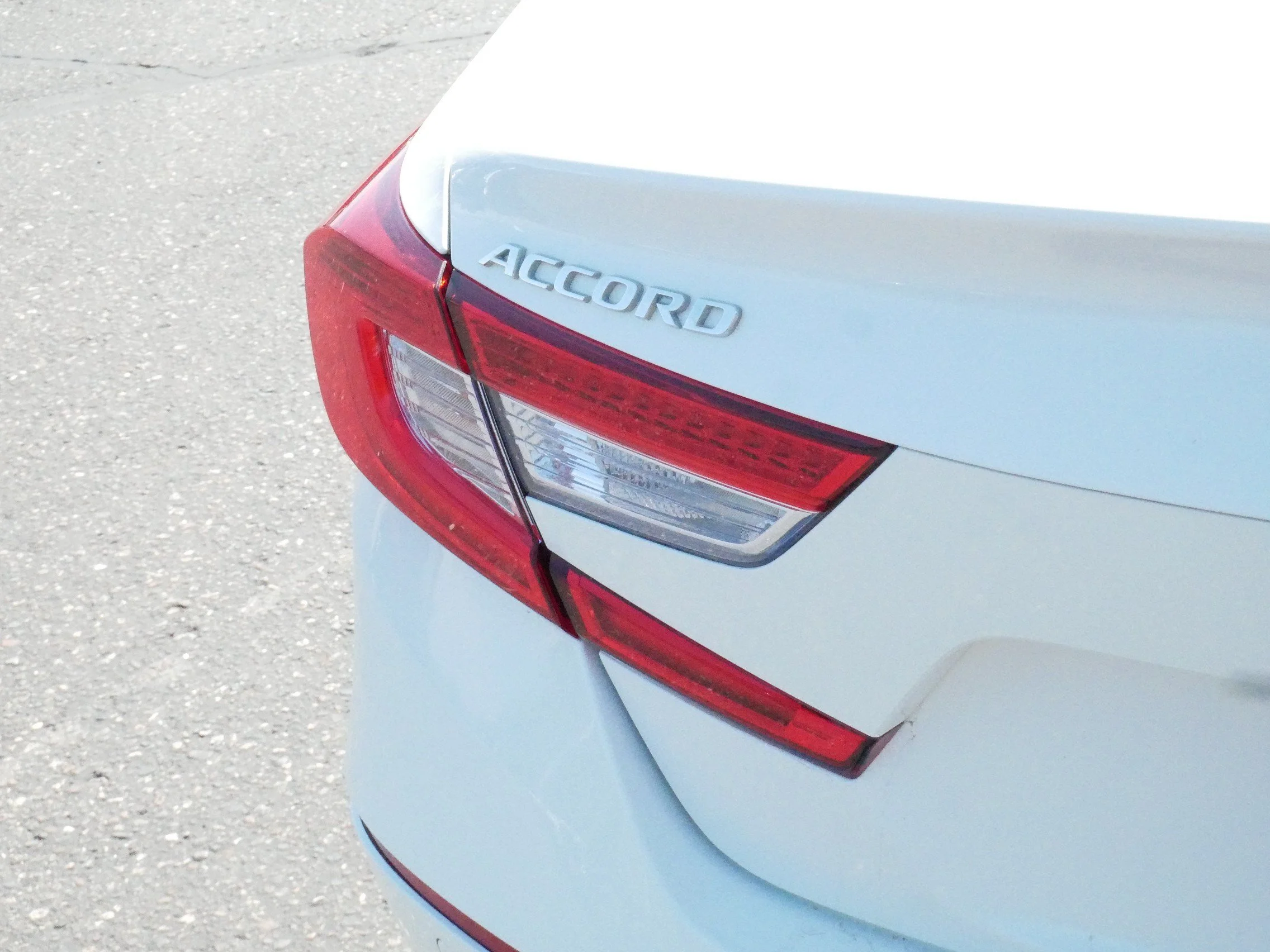 Used 2019 Platinum White Pearl Honda Touring image 17