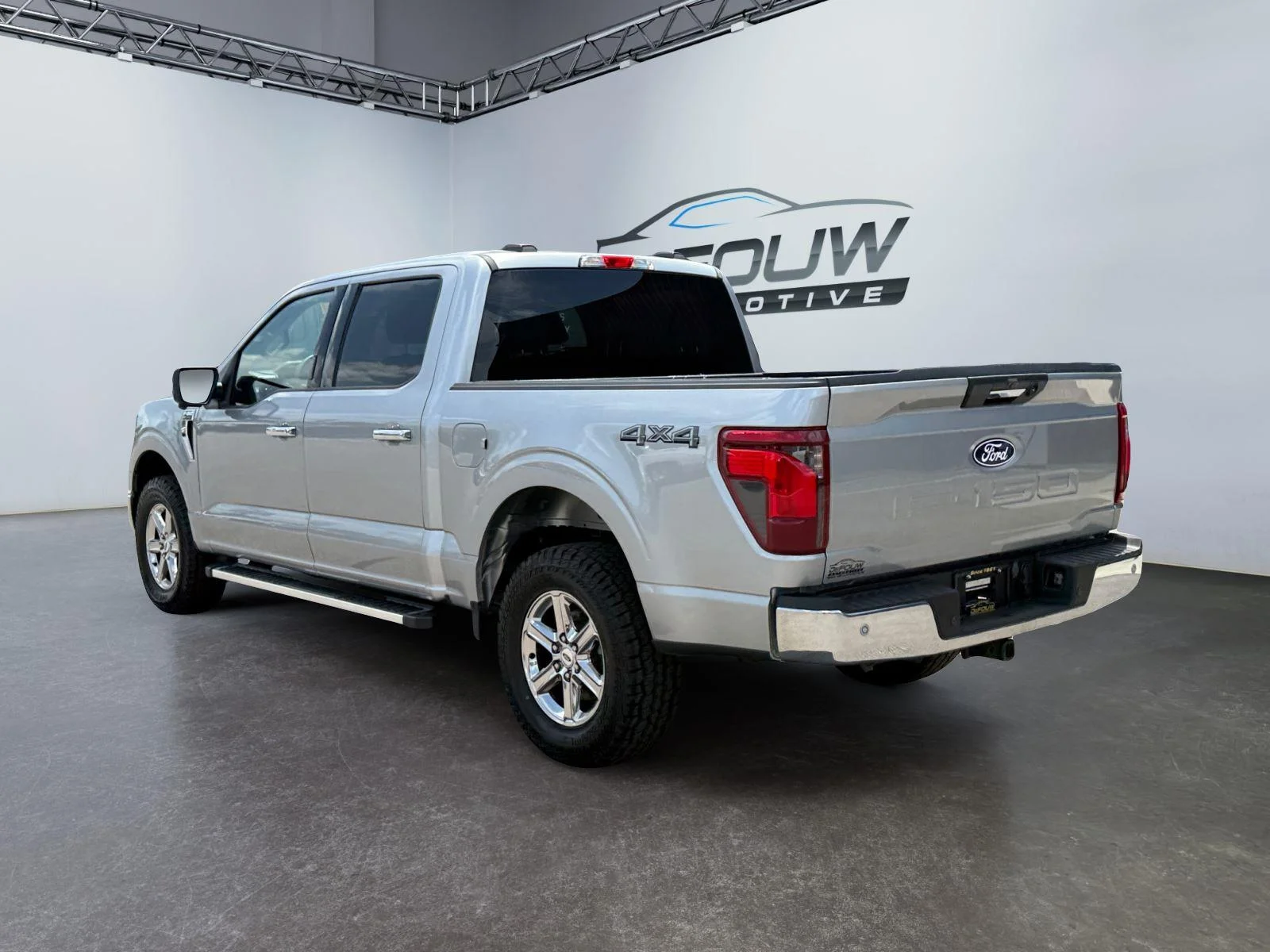 Used 2024 Iconic Silver Ford XLT image 5