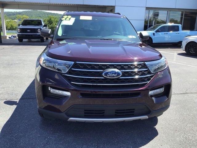 Certified Used 2022 Jewel Red Metallic Ford XLT image 3