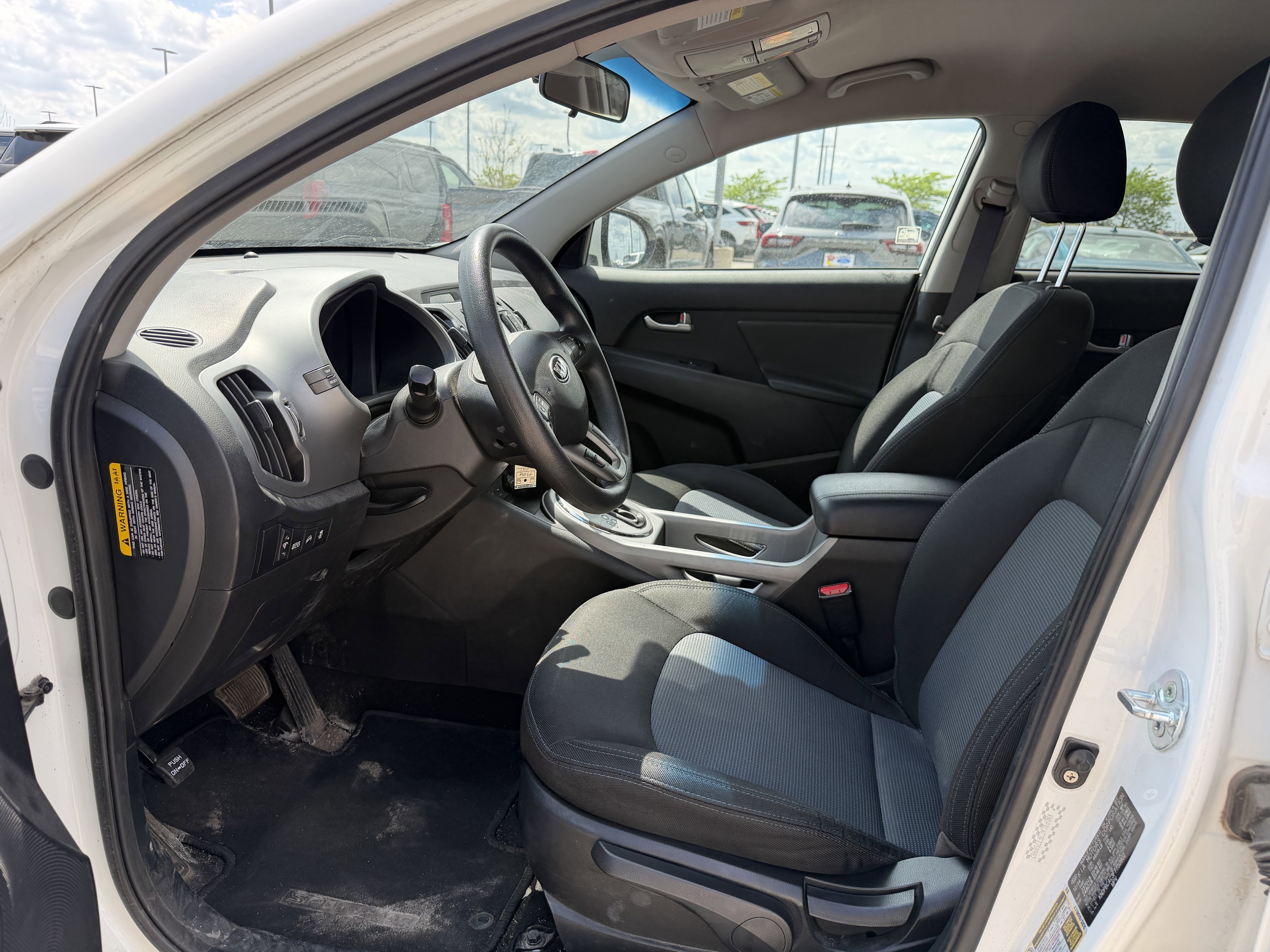 Used 2015 Clear White Kia LX image 7