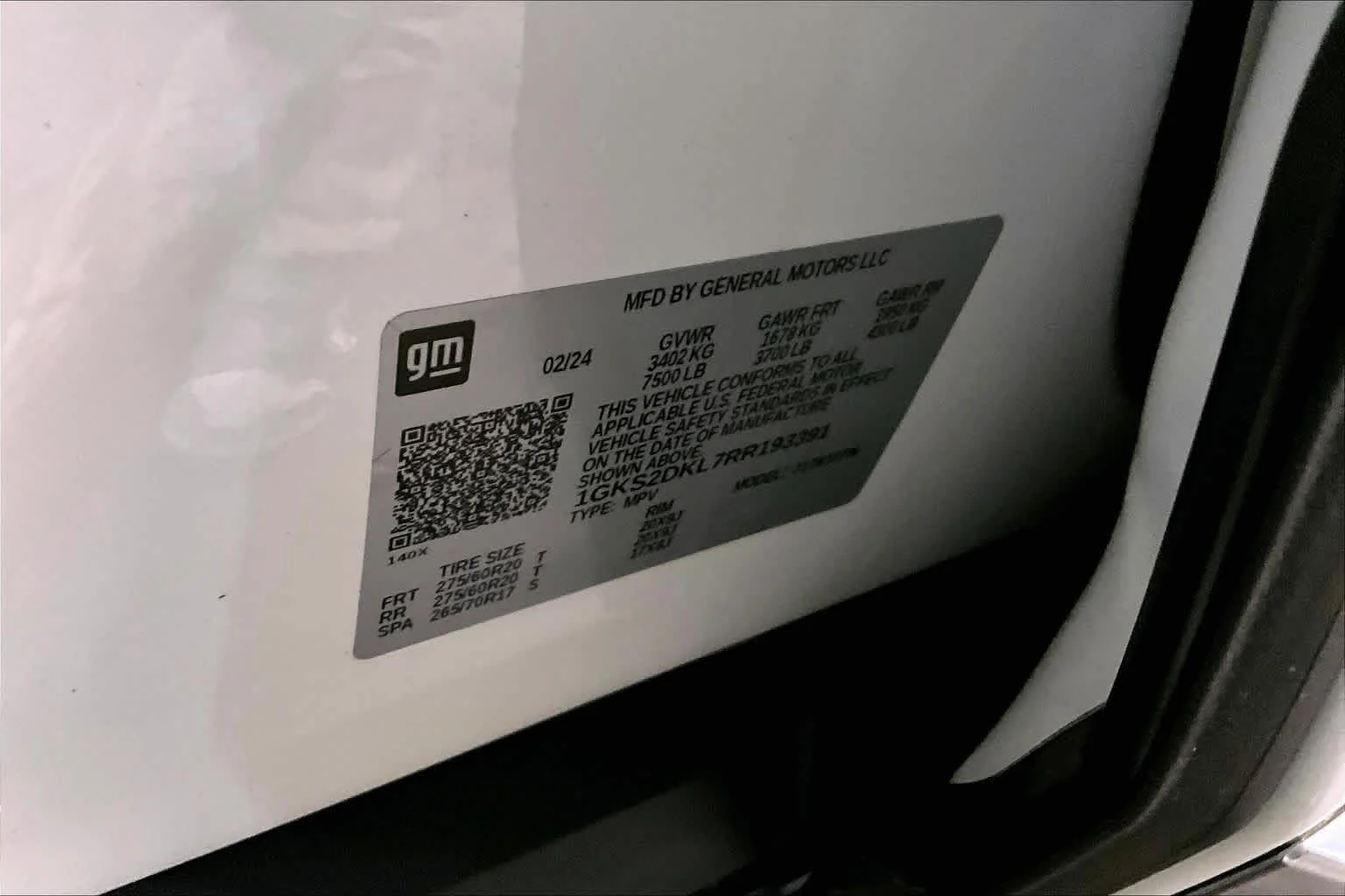 Used 2024 White Frost Tricoat GMC Denali image 31