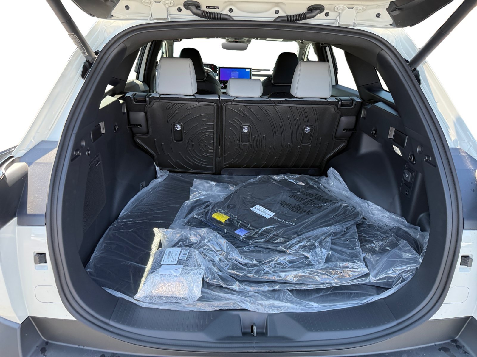 New 2026 CRYSTAL WHITE PEARL Subaru Limited image 17