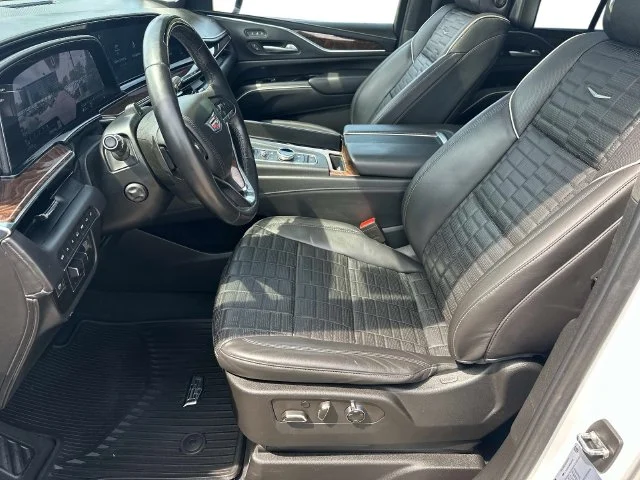 Used 2021 White Cadillac Sport Platinum image 23