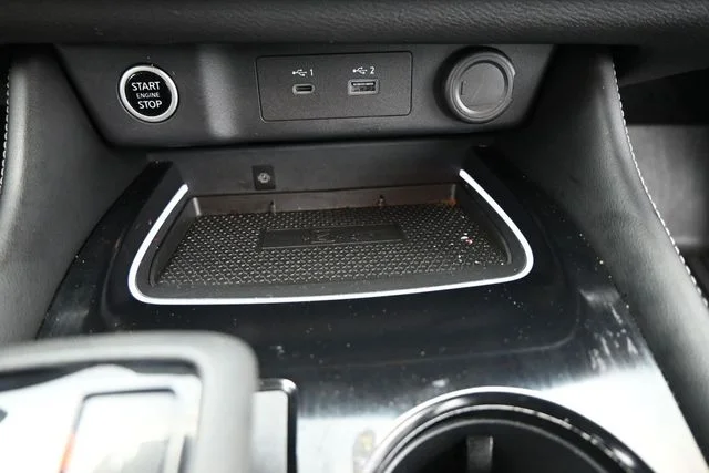 Used 2023 Black Nissan Platinum image 25