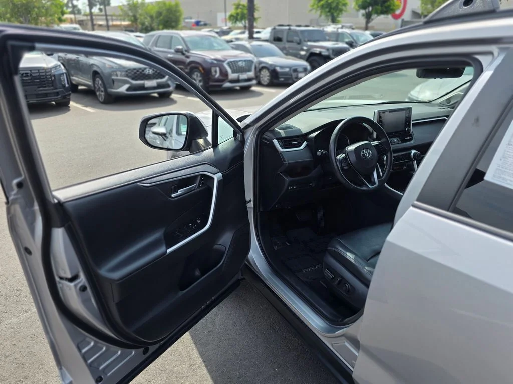 2020 Toyota RAV4 Limited - Photo 41