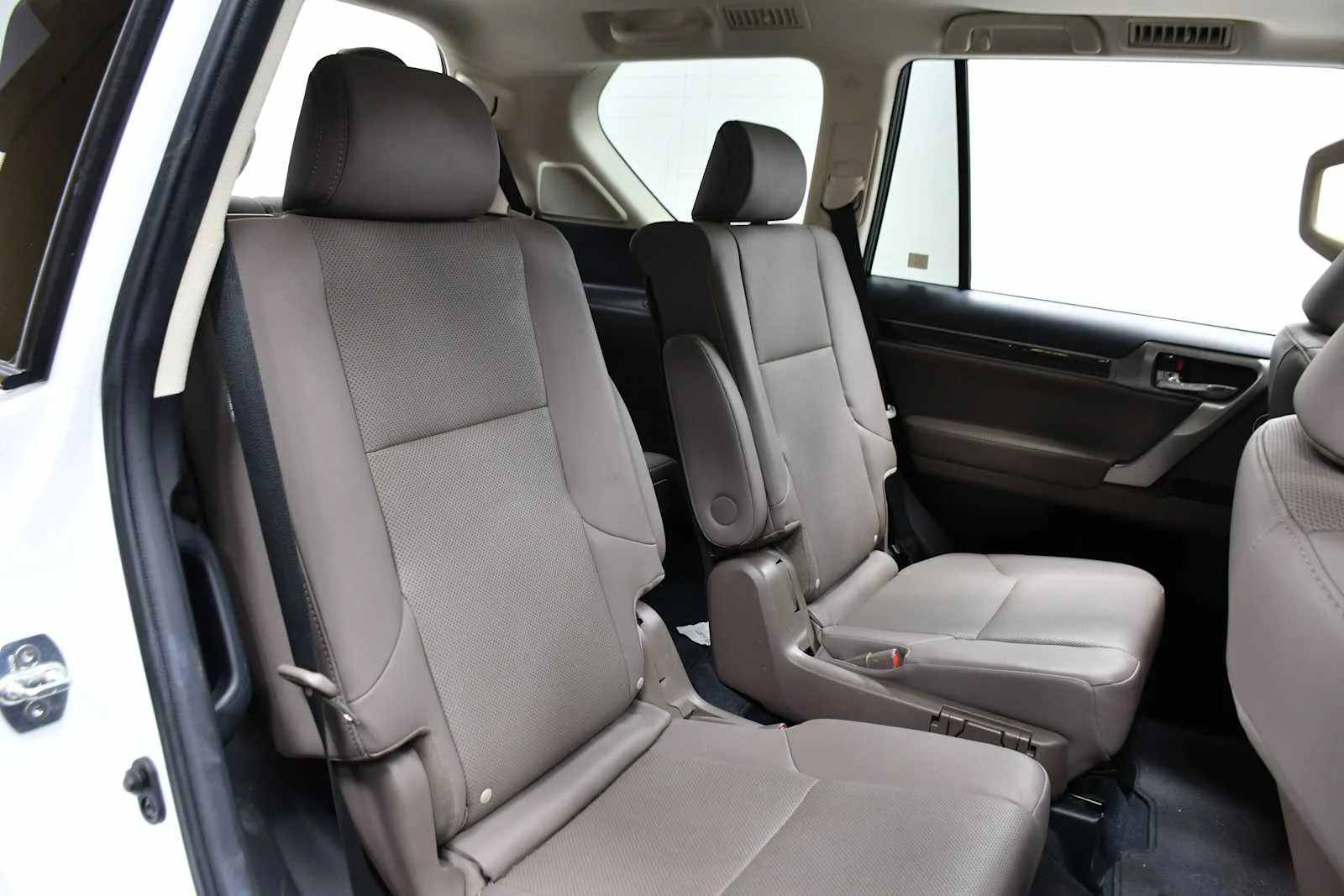 Used 2023 Eminent White Pearl Lexus Premium image 26