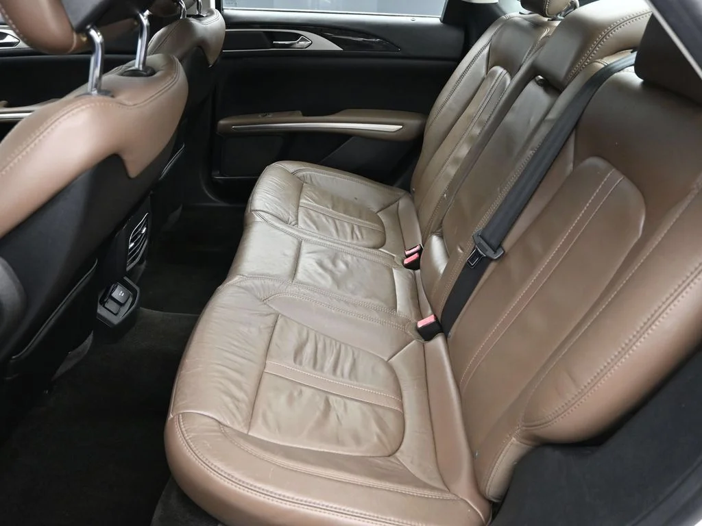 Used 2016 White Lincoln Base image 12