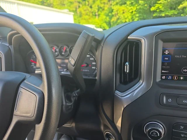 Used 2025 White Chevrolet Custom image 26