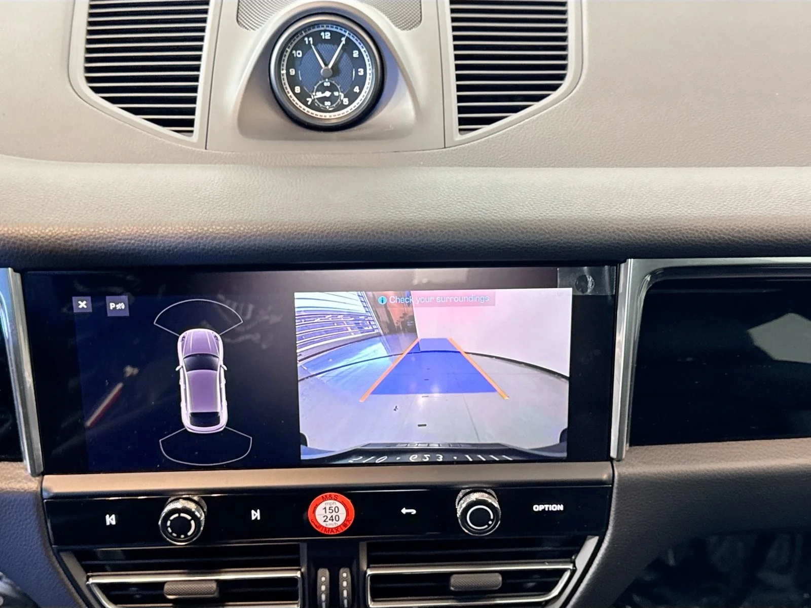 2026 Porsche Macan Base - Photo 18