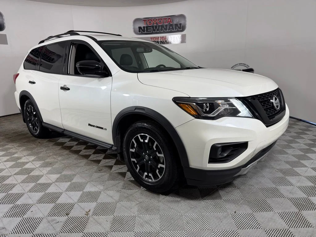 2019 Nissan Pathfinder SL 2WD's photo