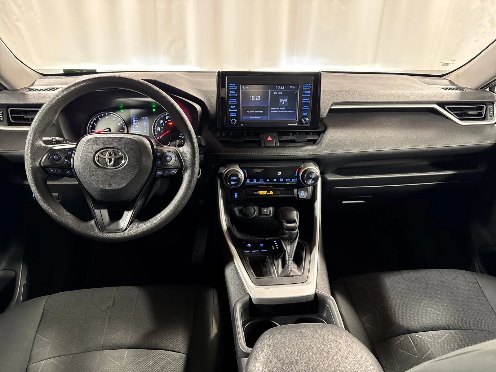 Used 2021 White Toyota XLE image 4