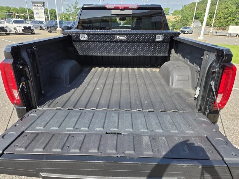 Used 2024 Onyx Black GMC 4WD CREW CAB 147" AT4 image 8