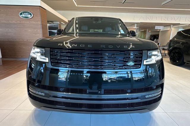 New 2026 Santorini Black Land Rover SE image 8