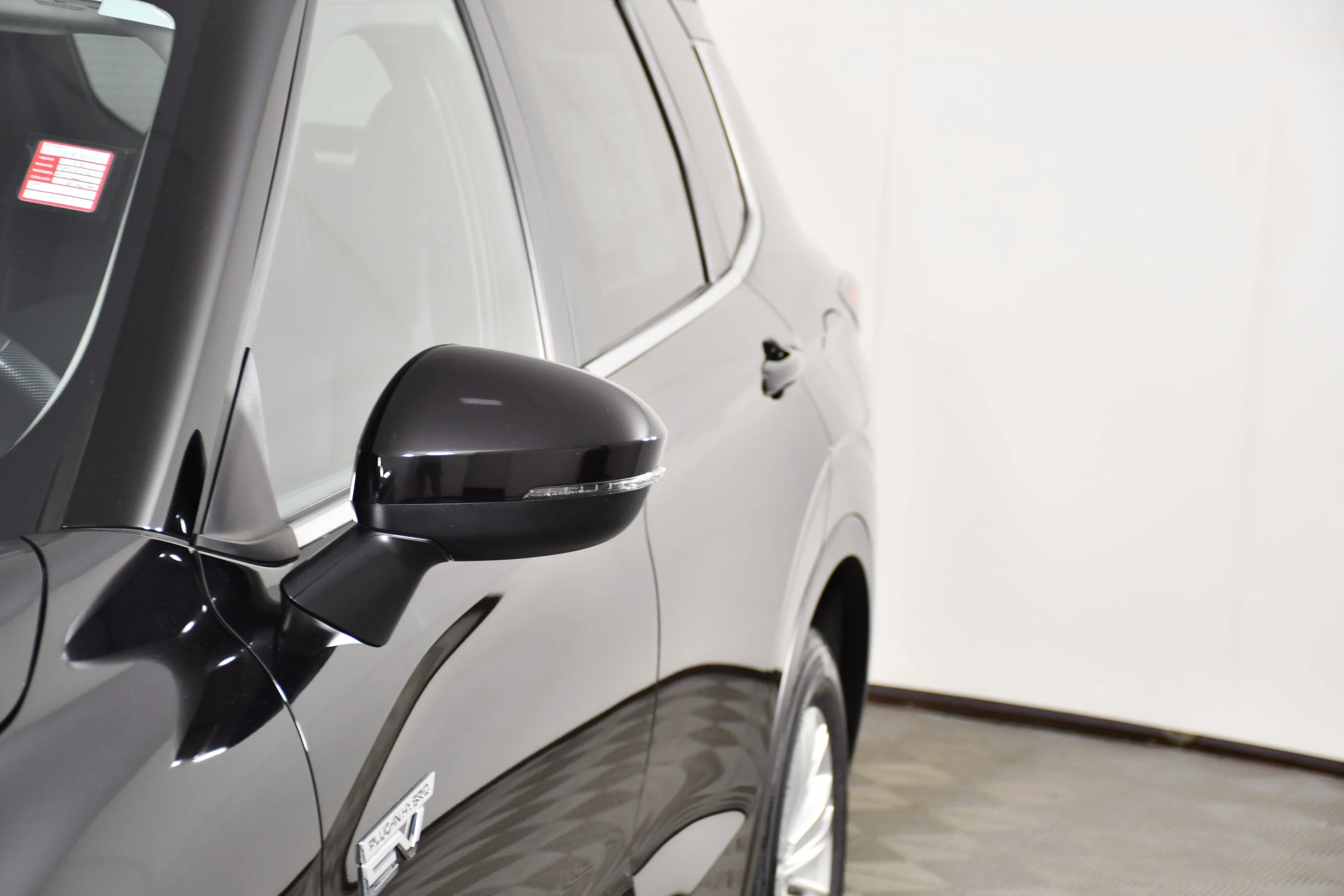 Certified Used 2025 Labrador Black Pearl Mitsubishi ES image 13