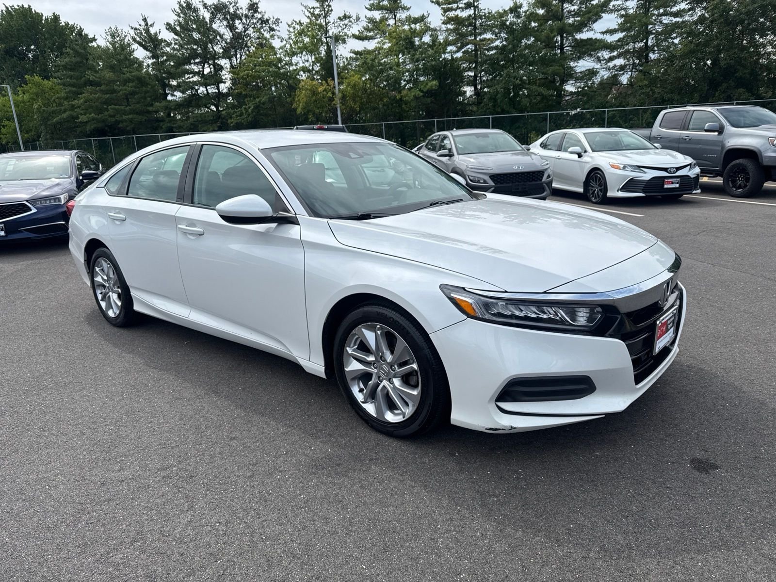 Used 2018 White Honda LX image 3