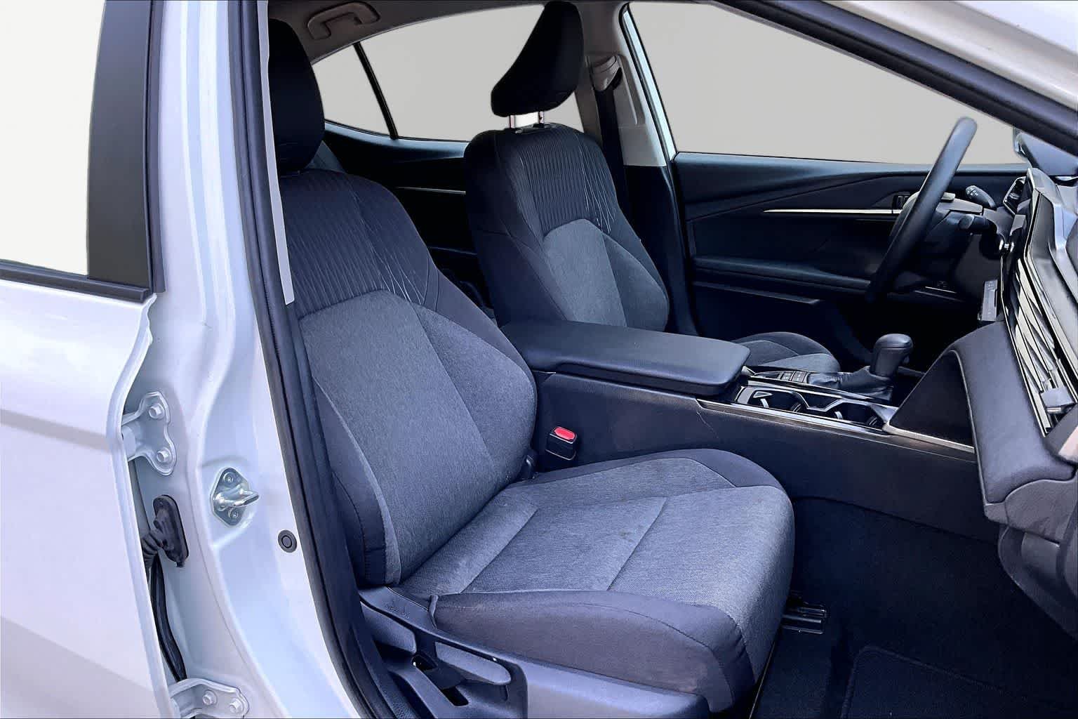 Used 2025 Ice Cap Toyota LE image 9