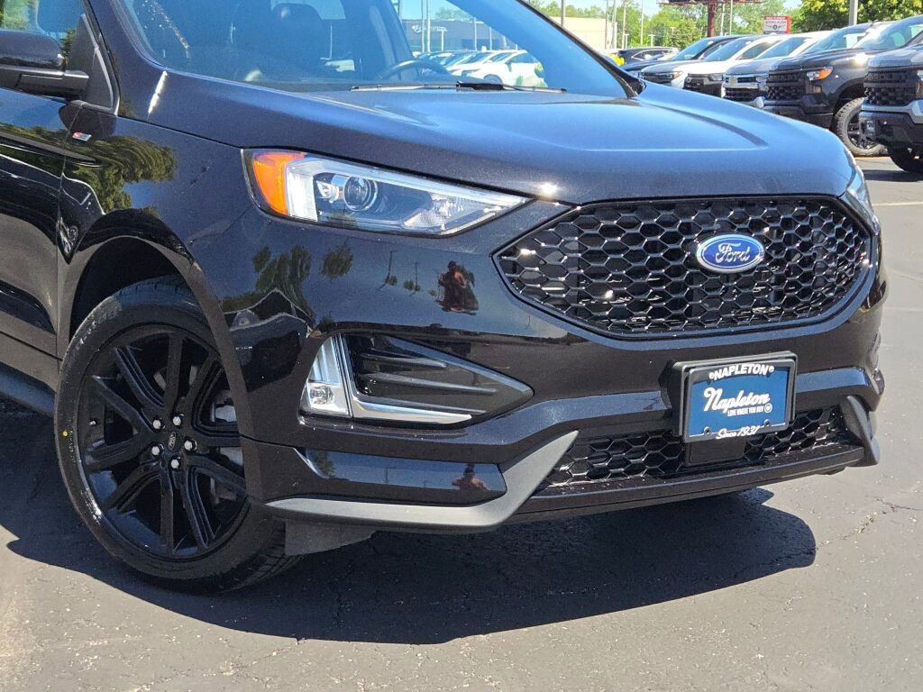 Used 2023 Black Ford SEL image 2