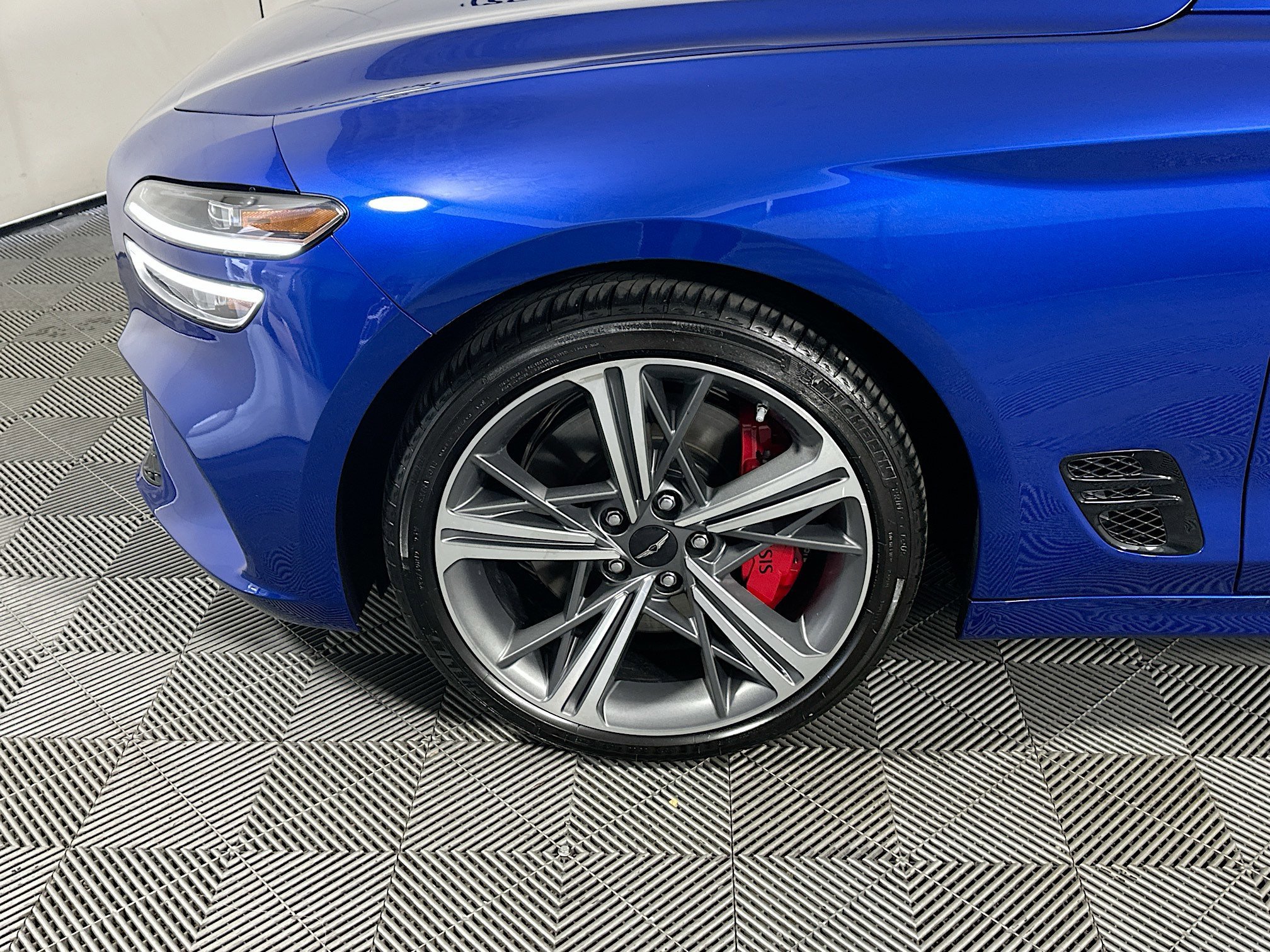 2025 GENESIS G70 Standard - Photo 11