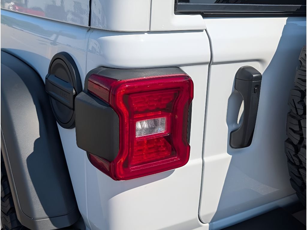Used 2026 Bright White Clearcoat Jeep Rubicon w/Sky One-Touch image 4
